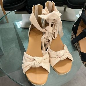 SPRING BREAK SANDALS 🩴 made by UGG!!! Product Details: UGG Wedge Espadrilles